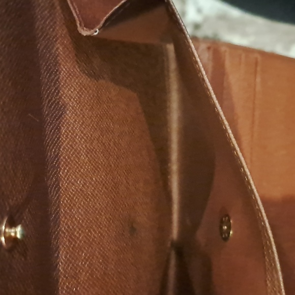 Louis Vuitton International Wallet - Picture 9 of 10